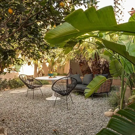 Dependance Armonia - 100 Meters Walk From The Vila